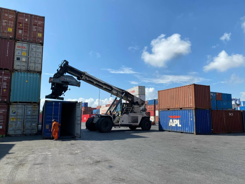quy-trinh-nhan-container-rong-tai-cang-2